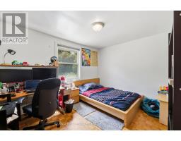 x13794102_15